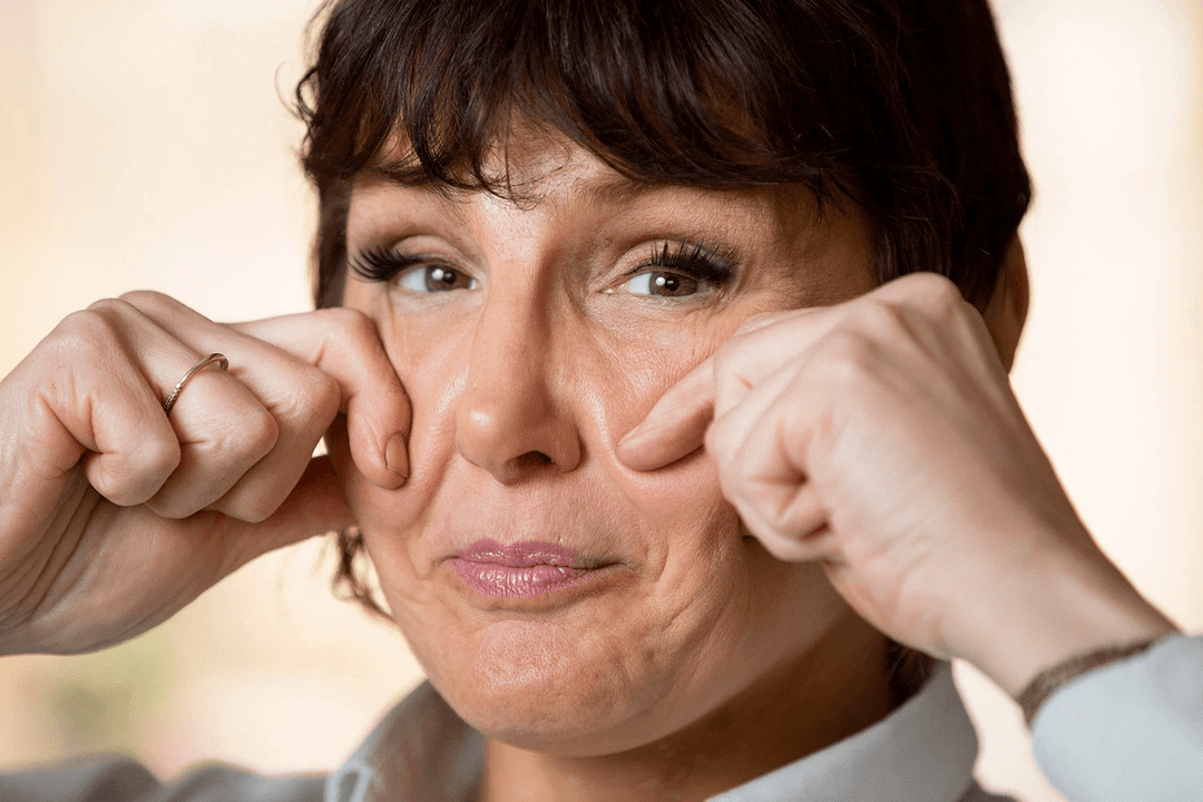 چہرے کے لئے جمناسٹکس - 50 سال کے بعد دوبارہ جوان ہونے کا ایک متنازعہ طریقہ